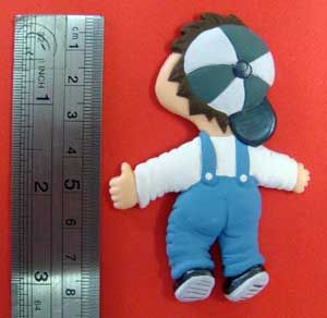 Menino de Costas com Bone - P116