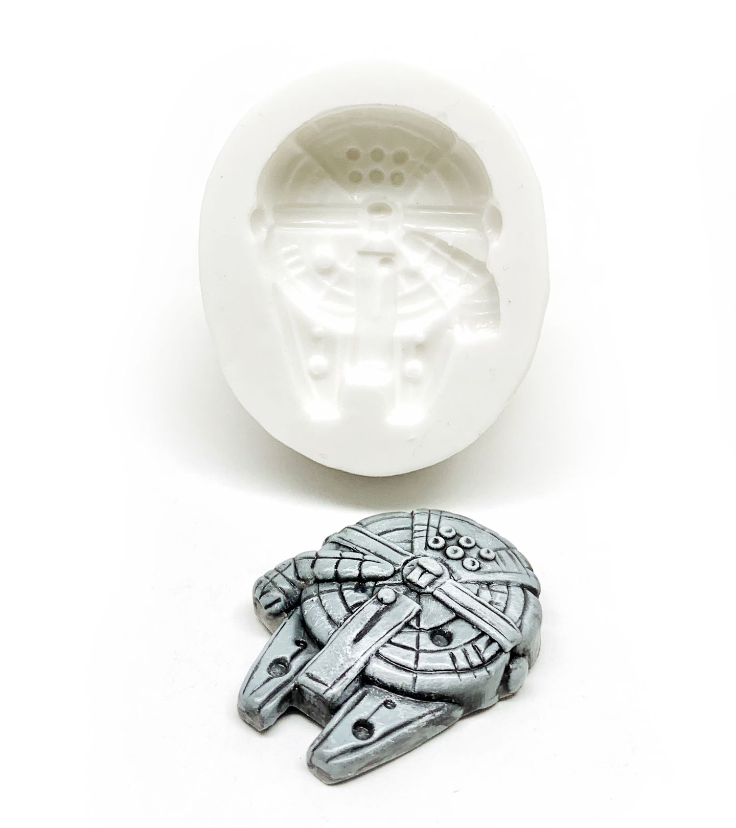 Guerra nas Estrelas - Millennium Falcon - Medio - P1214