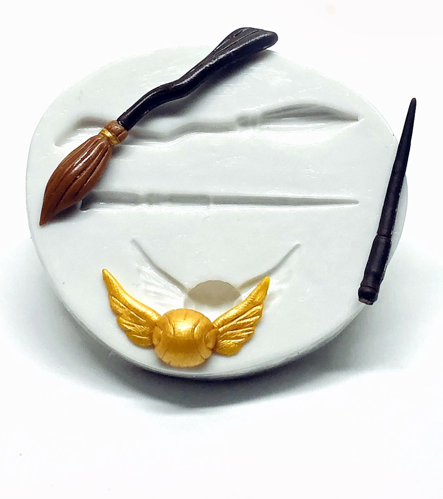 Molde de silicone - Harry Potter - Vassoura, Varinha, Pomo de Ouro - P178/P1025